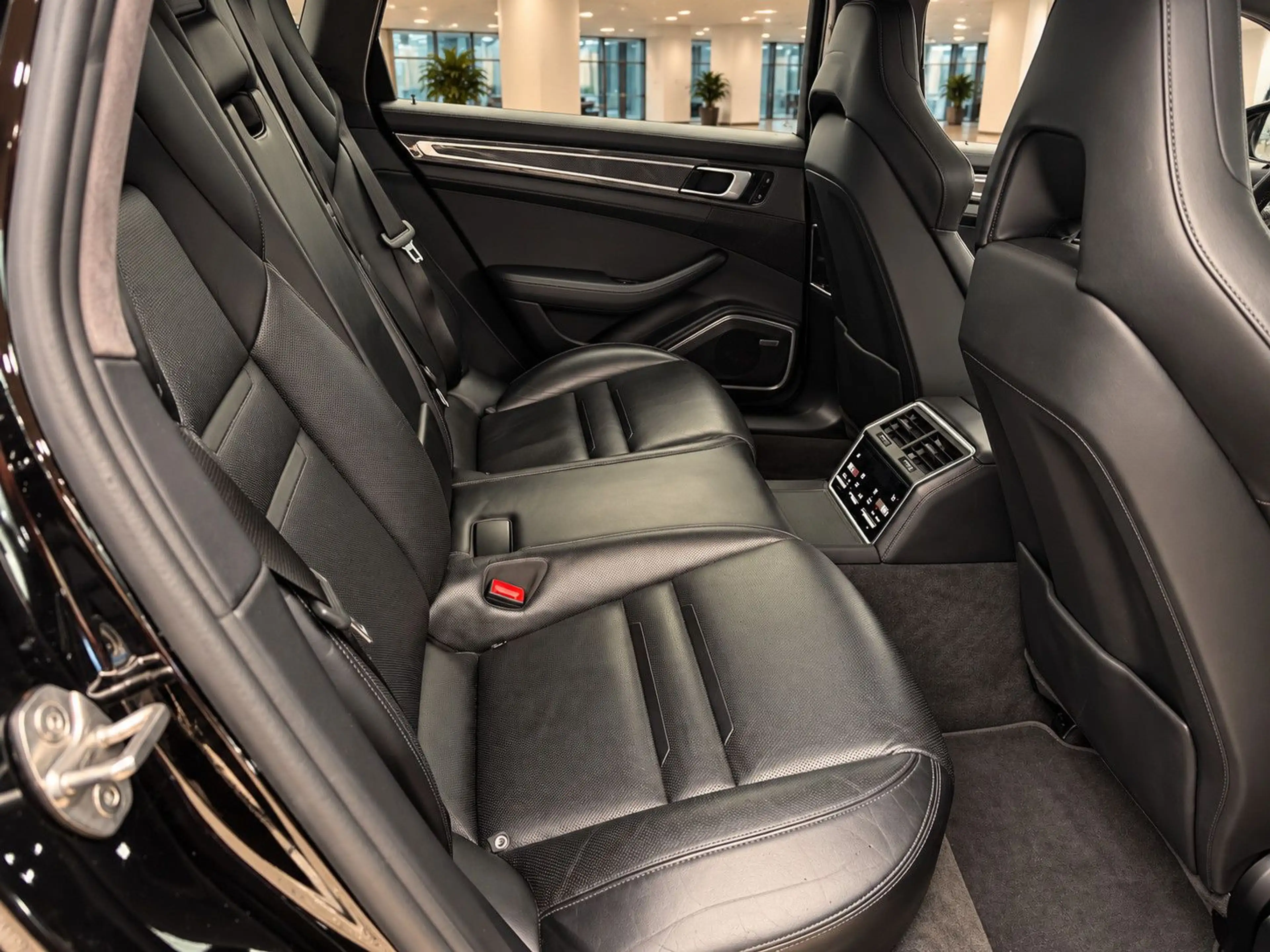 Porsche Panamera GTS Sport Design Carbon Panorama — photo 11