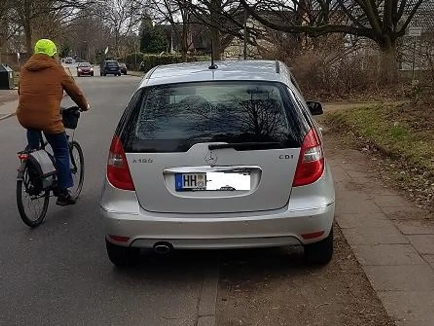 Mercedes-Benz A 180 A-Klasse Diesel 5-Türer CDI Elegance Sp Edition Ezüst - 2