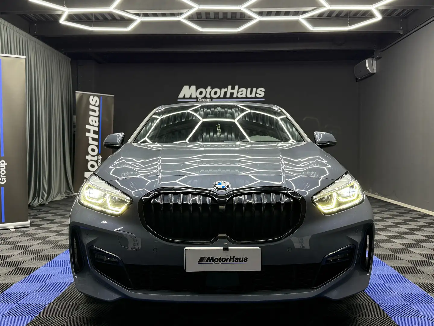 BMW 118 F40 Msport Grijs - 2