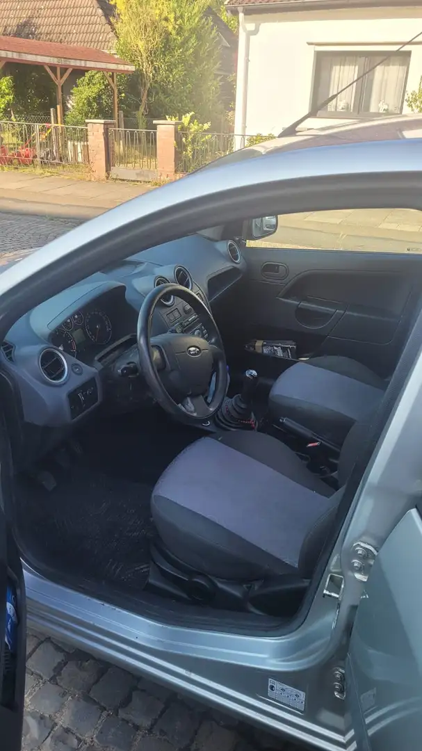 Ford Fiesta 1.3 Ambiente - 2