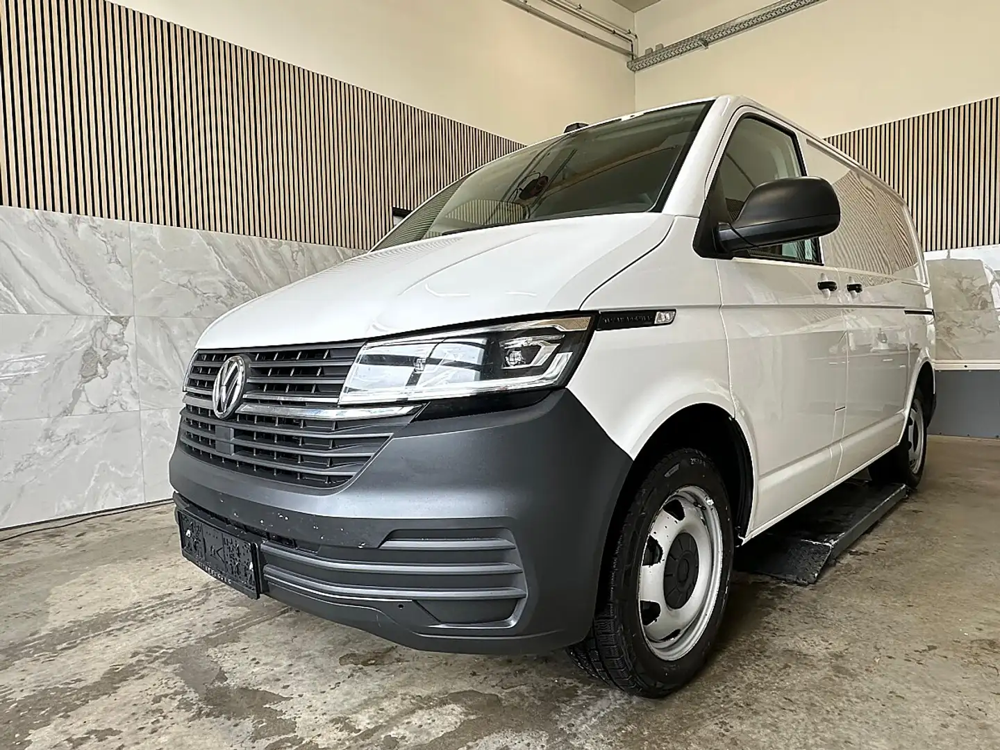 Volkswagen T6.1 Kasten DSG KR AHK Front Assist., Standh., ... Weiß - 1