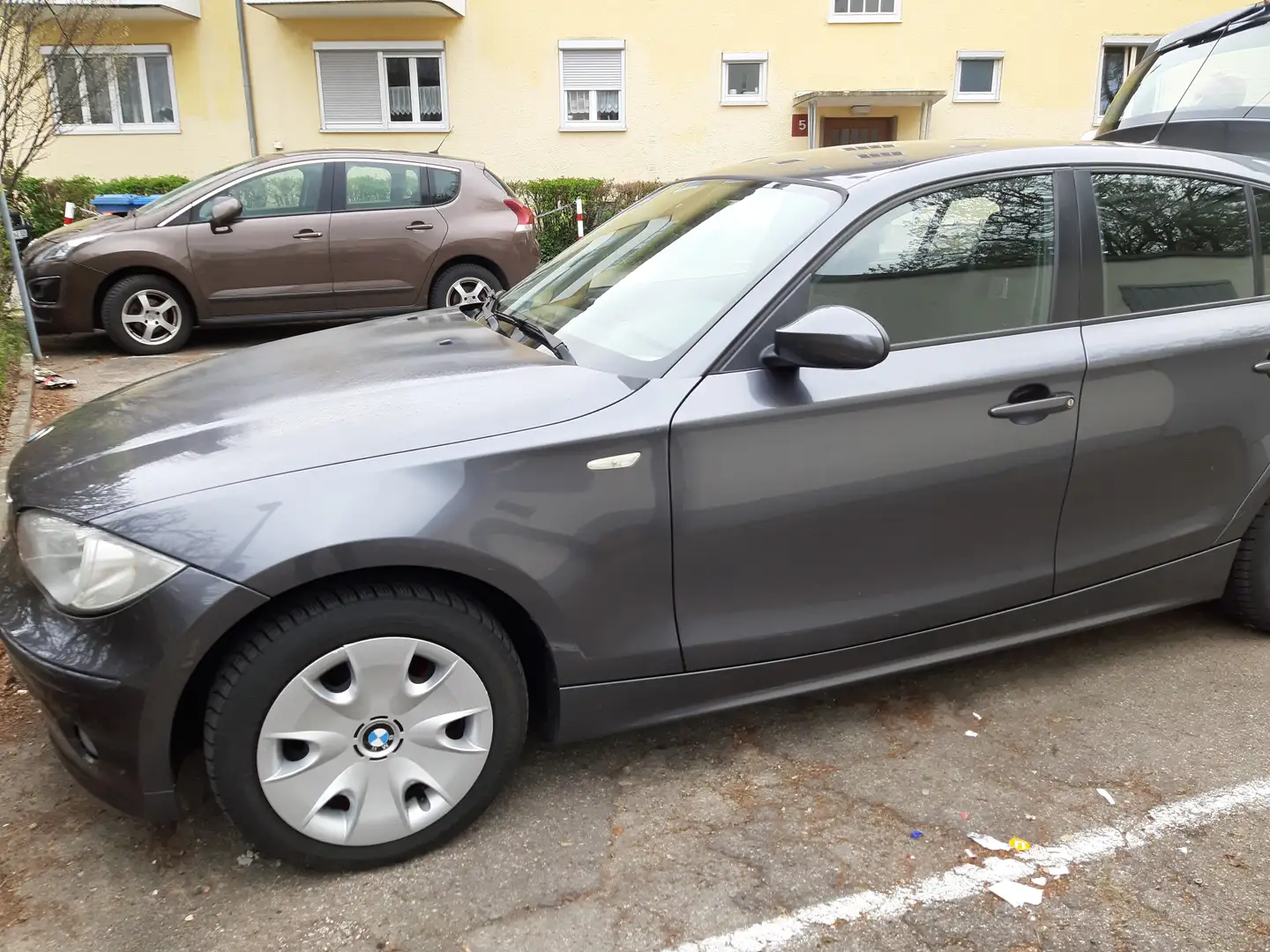 BMW 118 1er 118i Grey - 1