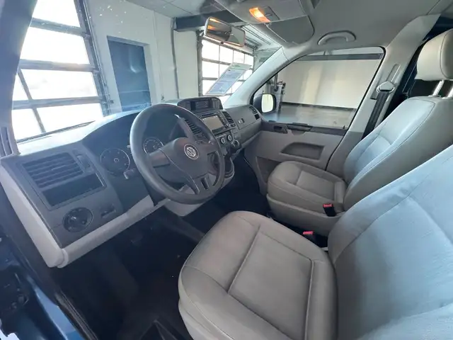 Volkswagen Transporter view 15