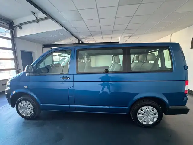 Volkswagen Transporter view 6