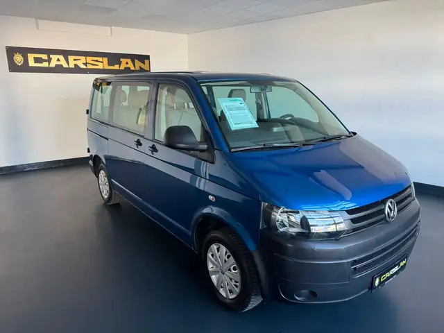 Volkswagen Transporter view 3
