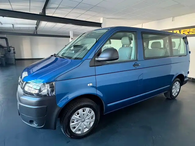 Volkswagen Transporter view 5