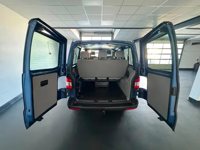 Volkswagen Transporter view 14