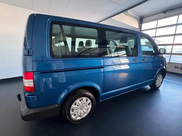 Volkswagen Transporter view 11
