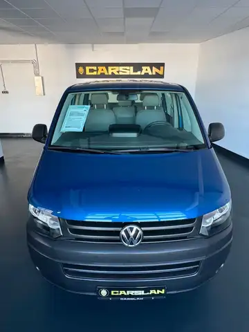 Volkswagen Transporter view 4