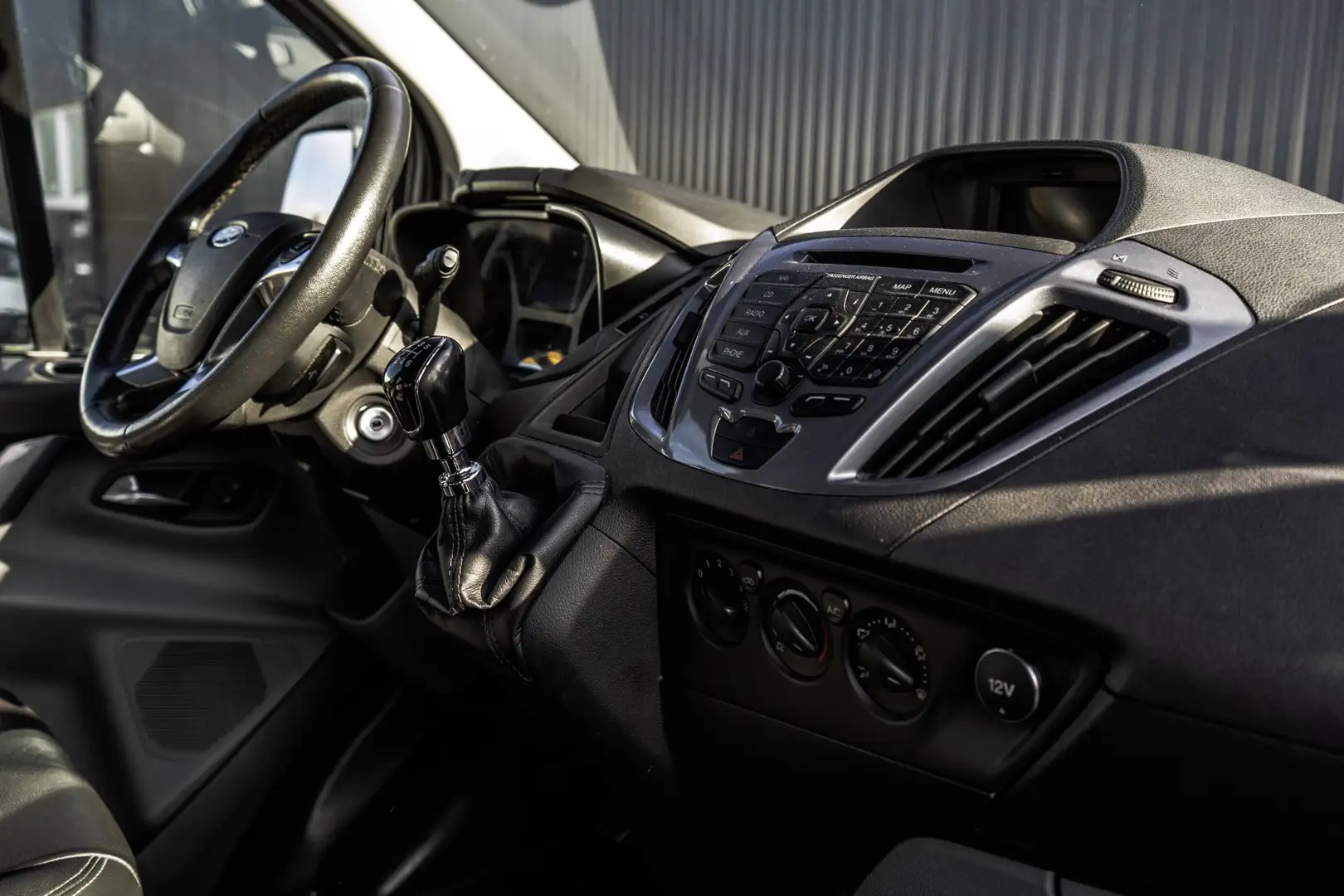 Ford Transit Custom 290 TDCI | L2H1 | 155PK | Champions Edition | DC | Plateado - 2