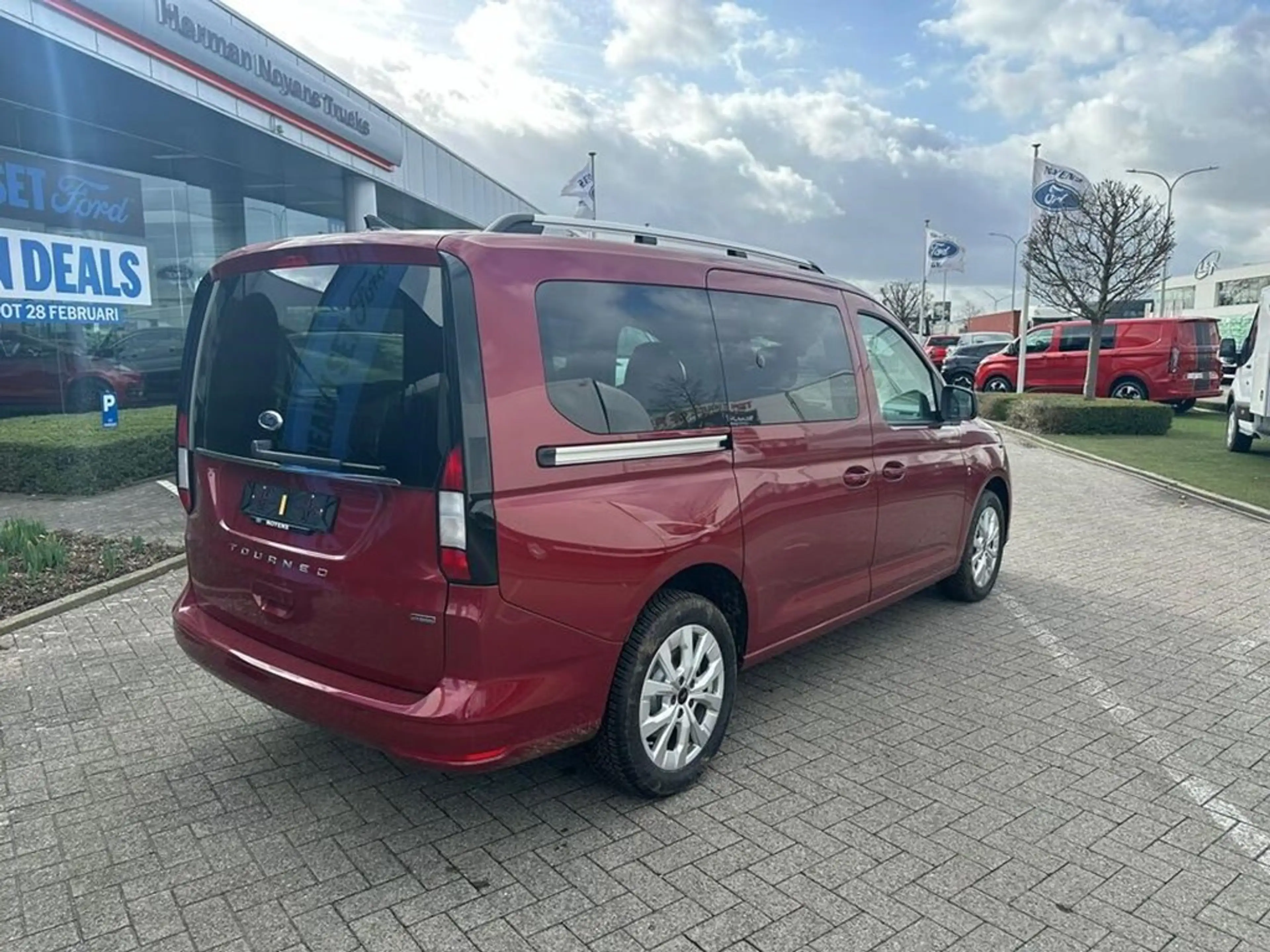 Ford Tourneo 1.5 PHEV benzine — photo 3