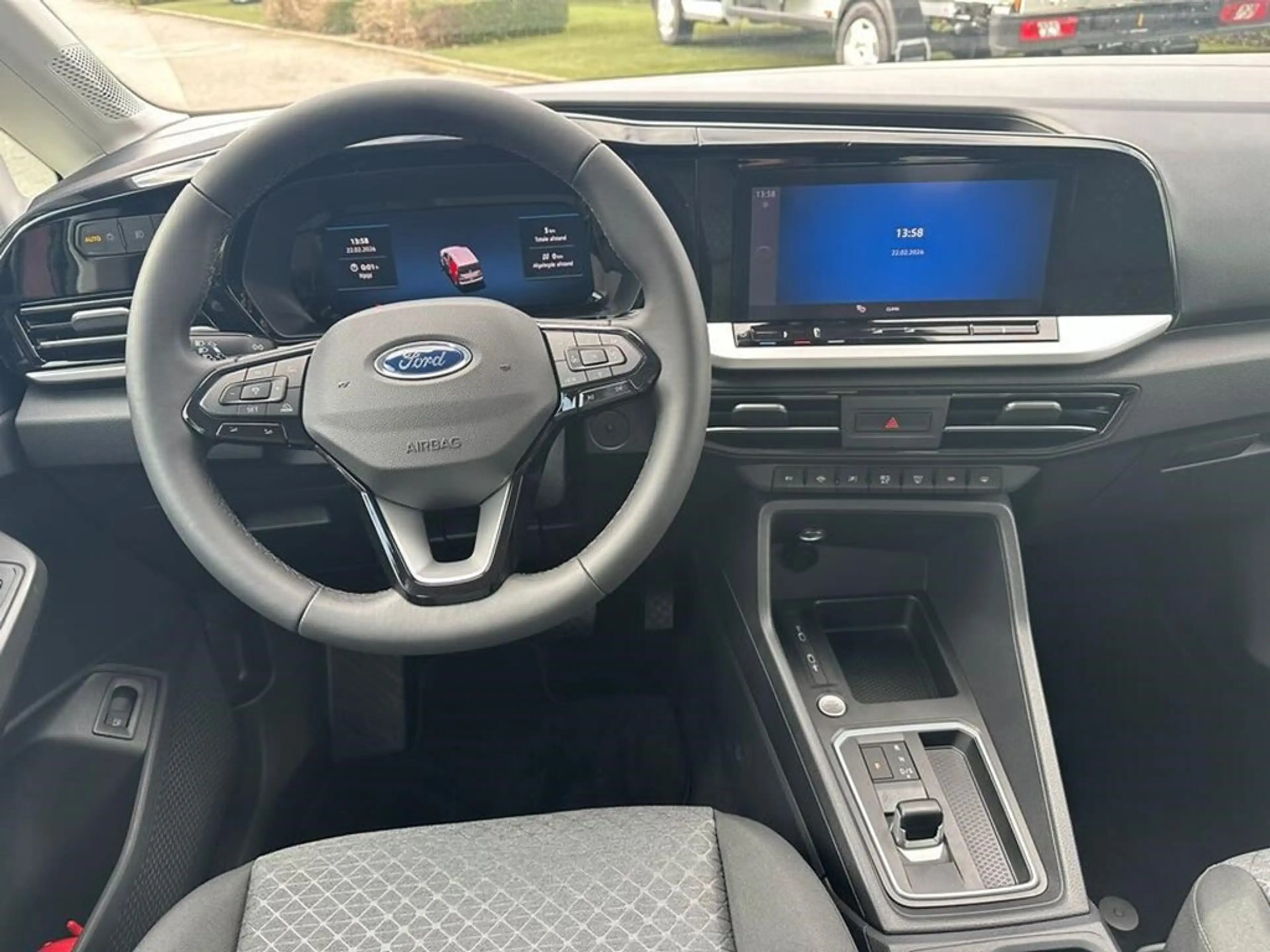 Ford Tourneo 1.5 PHEV benzine — photo 4