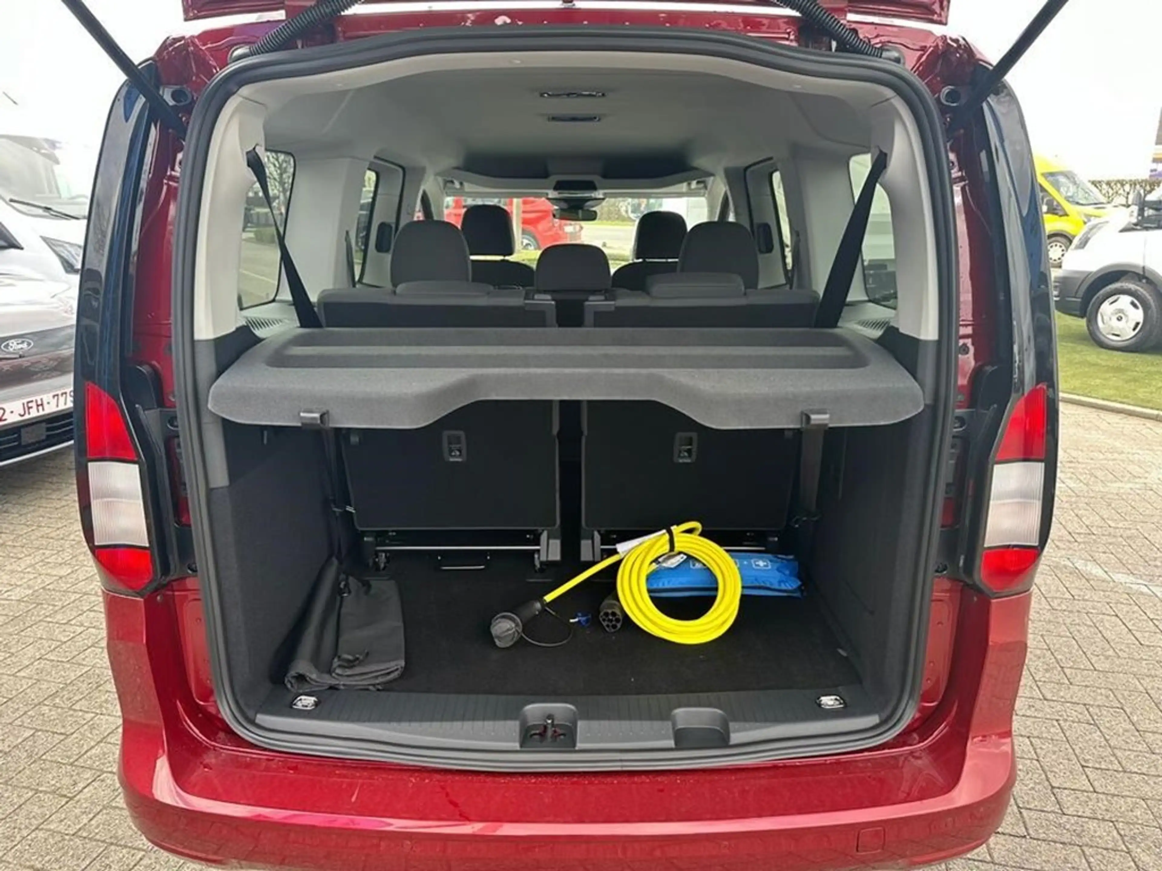 Ford Tourneo 1.5 PHEV benzine — photo 7