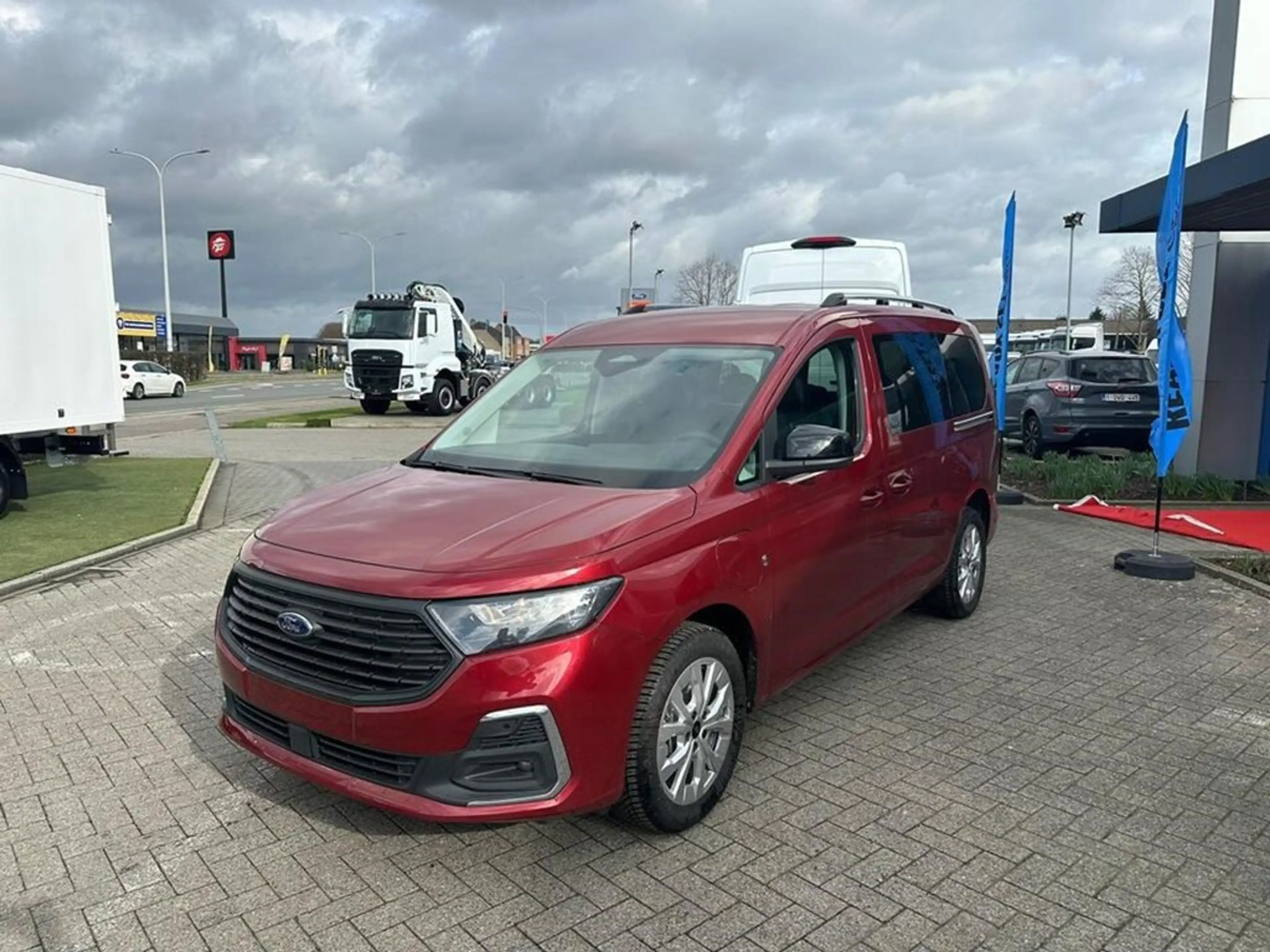 Ford Tourneo 1.5 PHEV benzine — photo 2