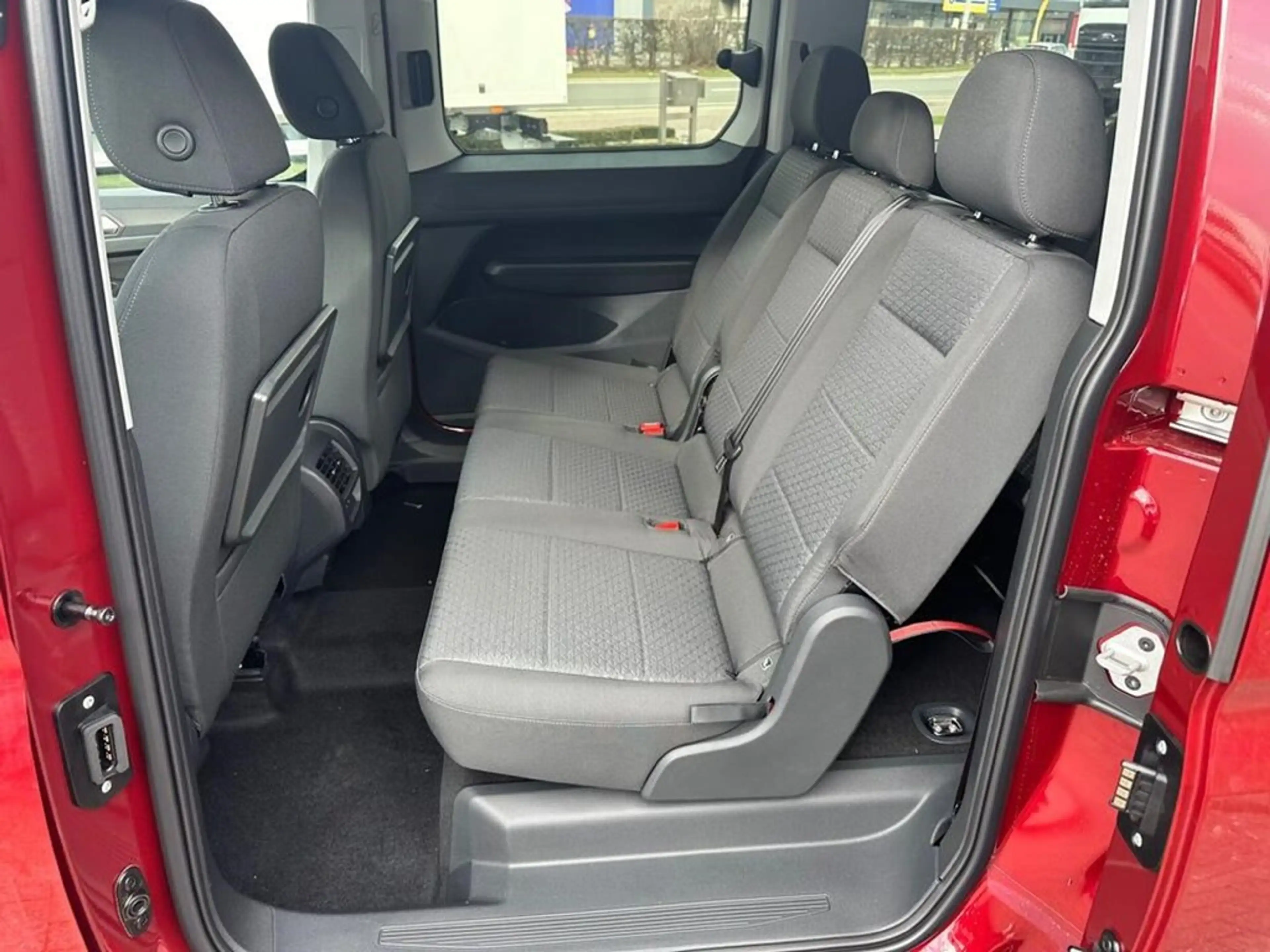 Ford Tourneo 1.5 PHEV benzine — photo 5