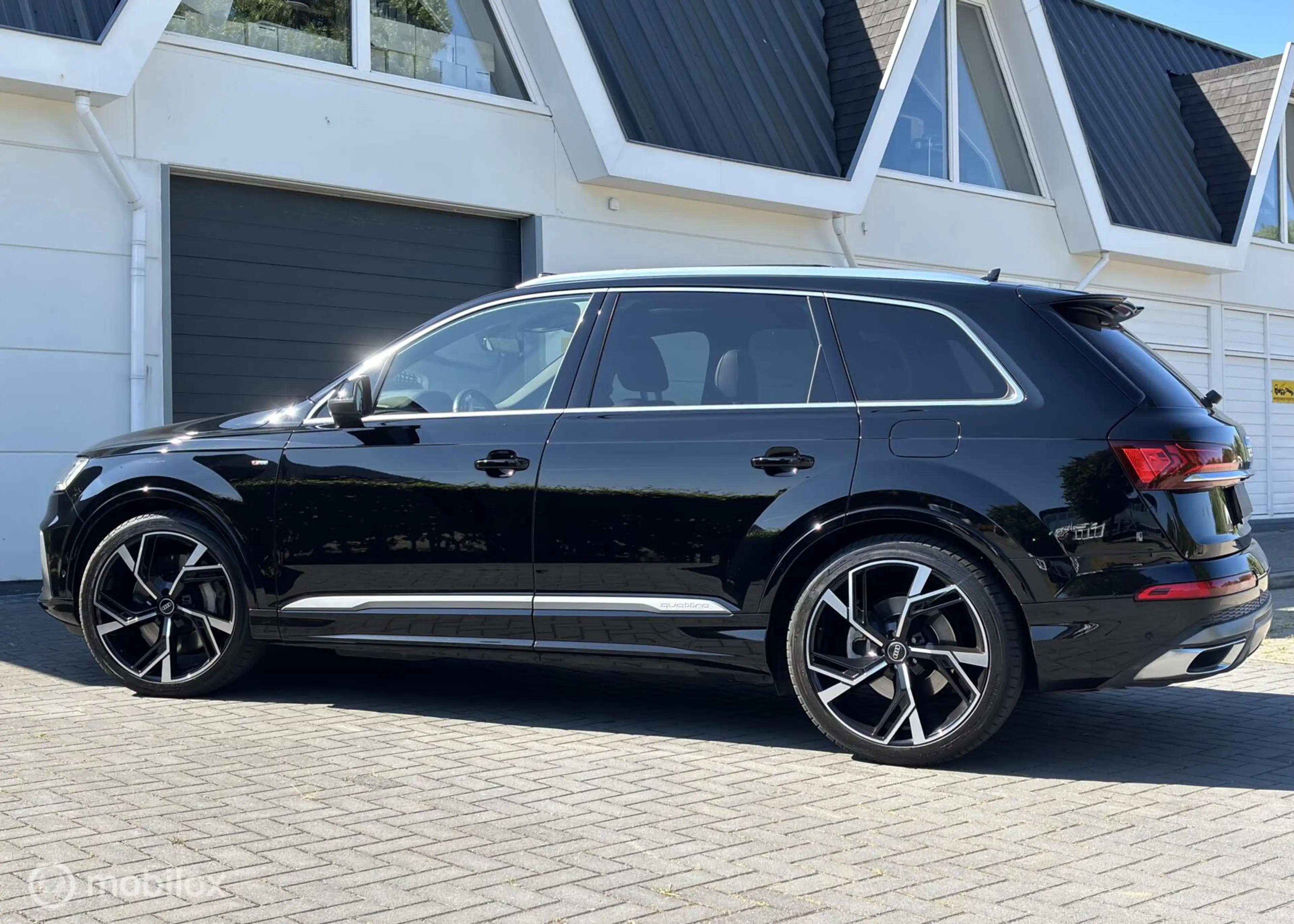 Audi Q7 55 TFSI e quattro S-Line Pano 22inch laser Head Up — photo 12