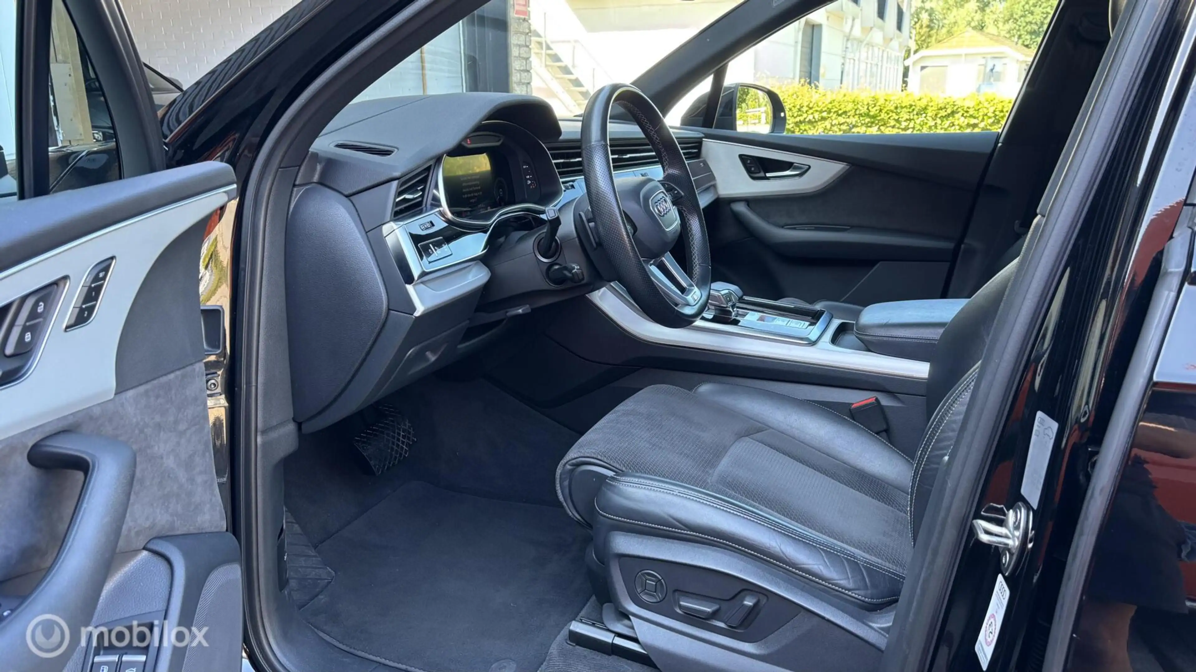 Audi Q7 55 TFSI e quattro S-Line Pano 22inch laser Head Up — photo 11
