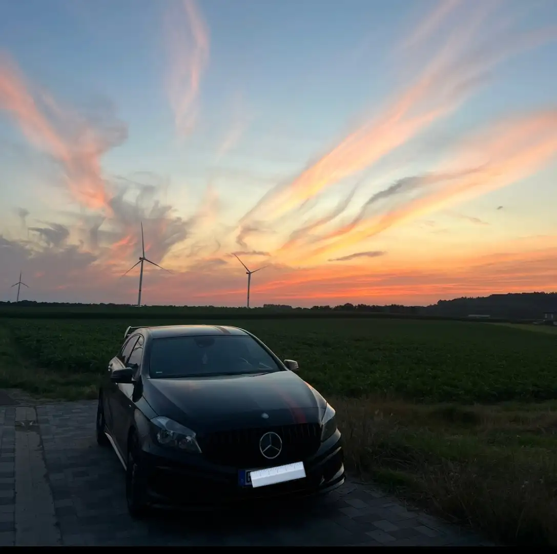 Mercedes-Benz A 250 AMG Optik Negru - 2