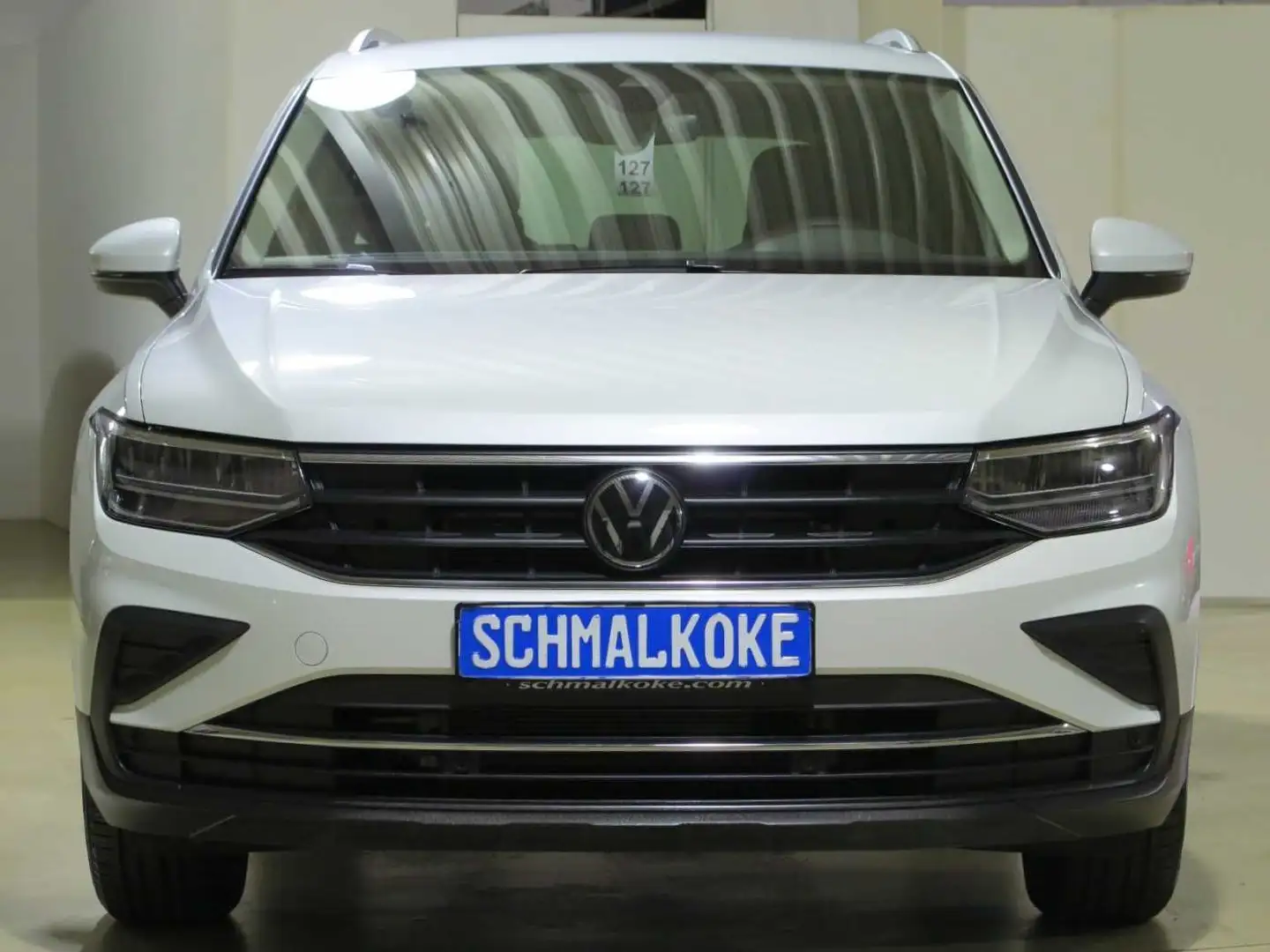 Volkswagen Tiguan 2.0 TDI SCR DSG7 Move AHK Navi LM18 Wit - 1
