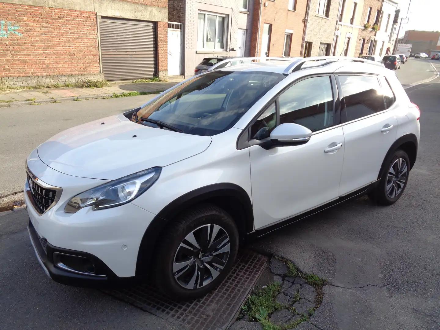Peugeot 2008 1.2i Allure NAVI/SEMI-CUIR/GARANTIE 1AN Blanc - 2