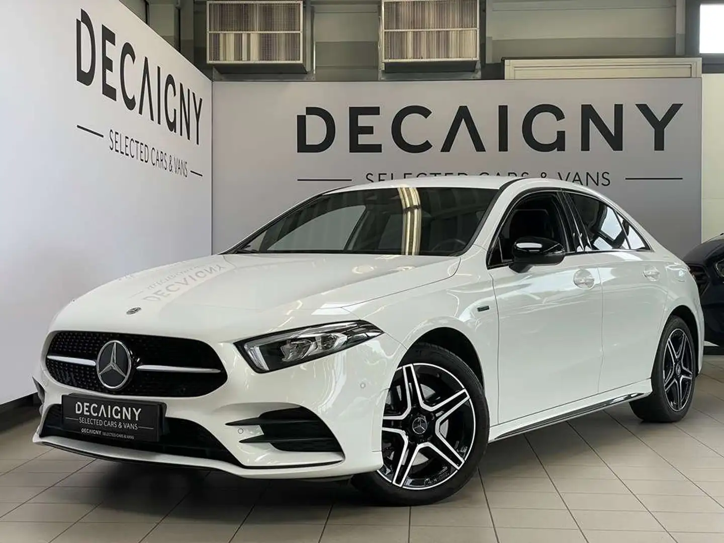 Mercedes-Benz A 250 e 1.3 AMG-Line *Camera*App Connect*Navigatie Blanco - 1