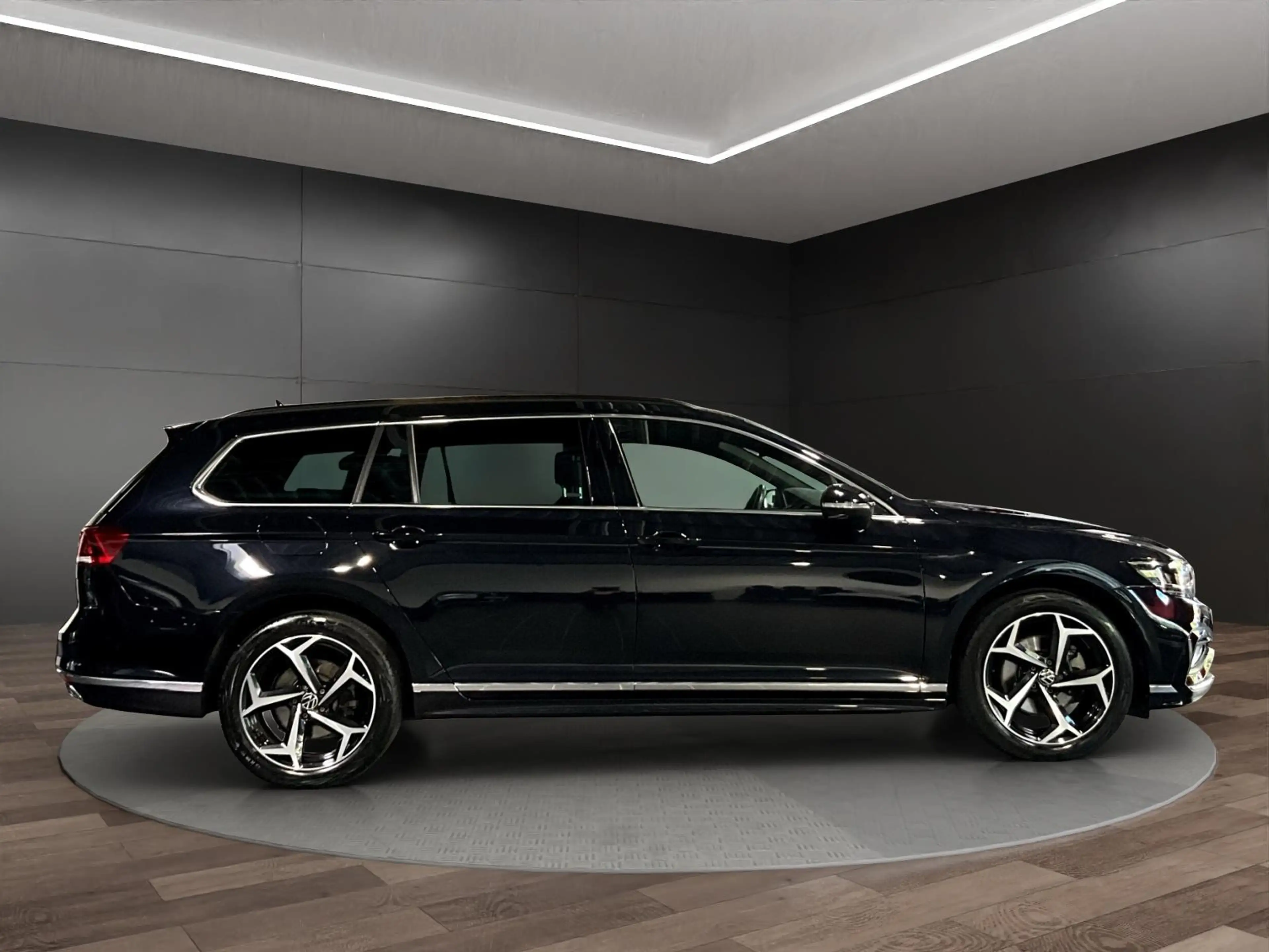 Volkswagen Passat Variant Passat Vari. Business 4M R-Line 2.0 TDI*LED*AHK* — photo 3