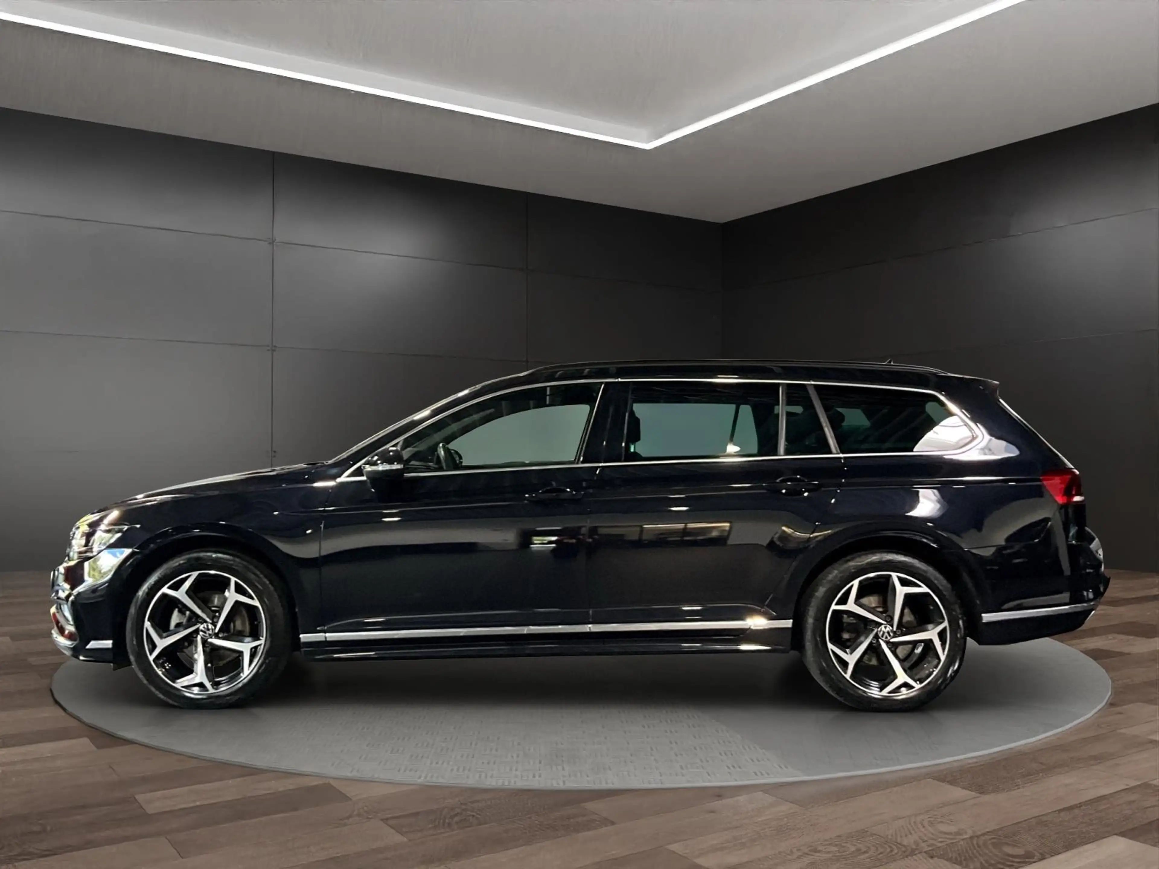Volkswagen Passat Variant Passat Vari. Business 4M R-Line 2.0 TDI*LED*AHK* — photo 7