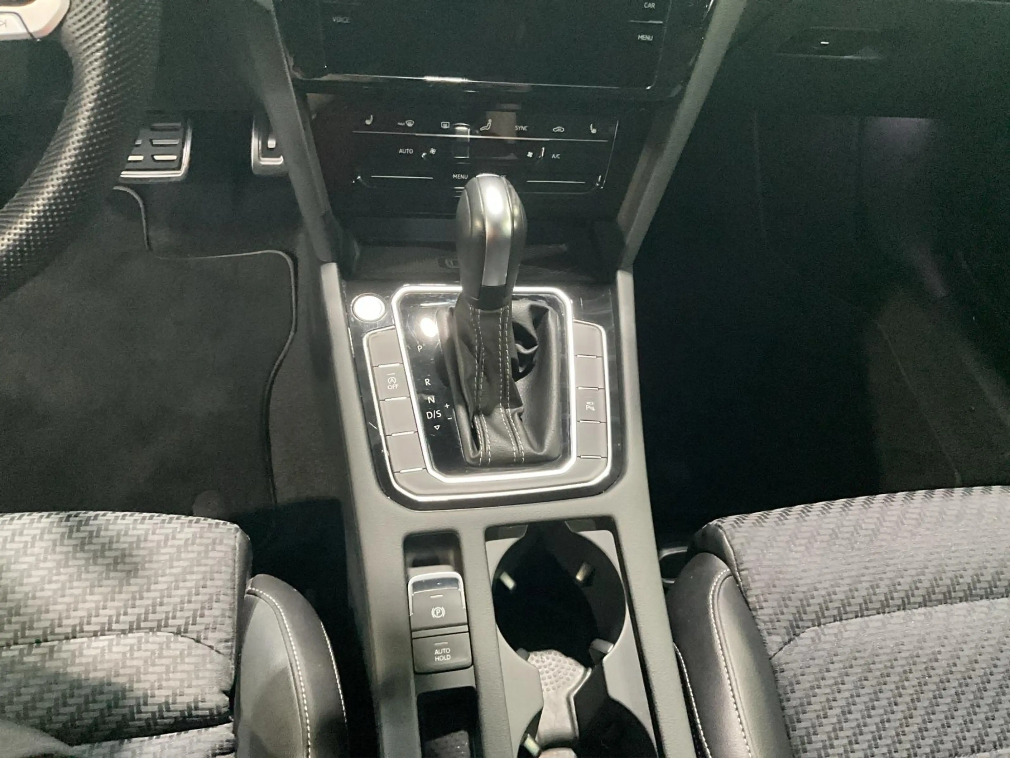 Volkswagen Passat Variant Passat Vari. Business 4M R-Line 2.0 TDI*LED*AHK* — photo 14