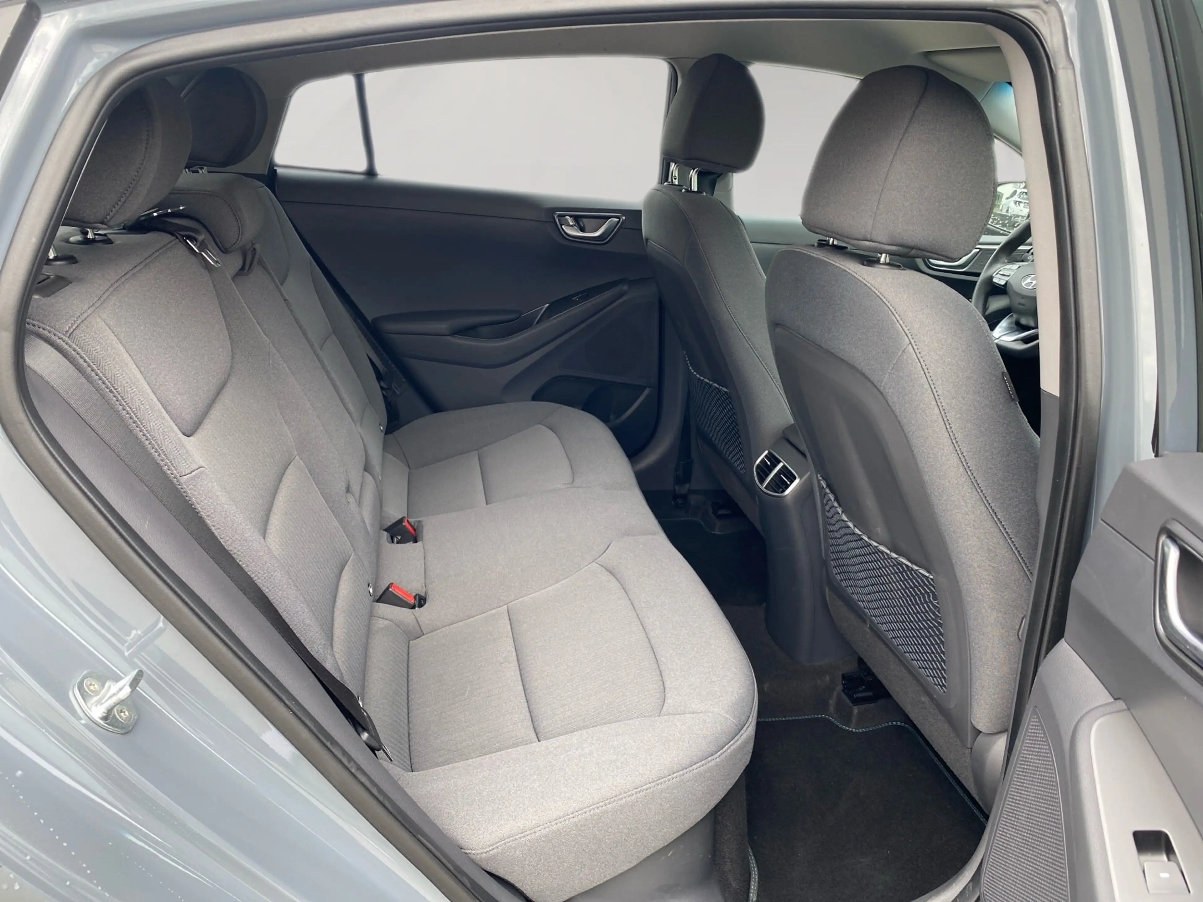Hyundai IONIQ 1.6 GDI Hybrid Style Plug-In — photo 13