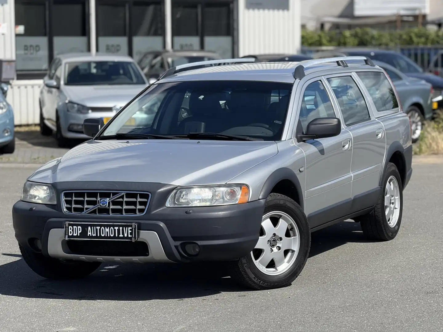 Volvo XC70 2.5 T Momentum AUTOMAAT/TREKHAAK/CRUISE/STOELVERWA Gris - 2