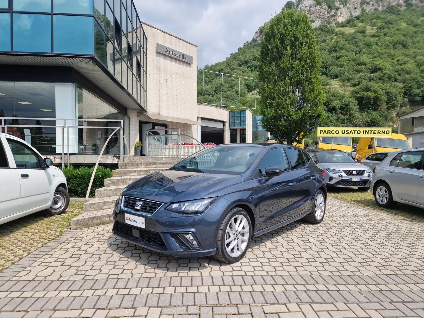 SEAT Ibiza 1.0 EcoTSI 95 CV 5 porte FR Grigio - 1