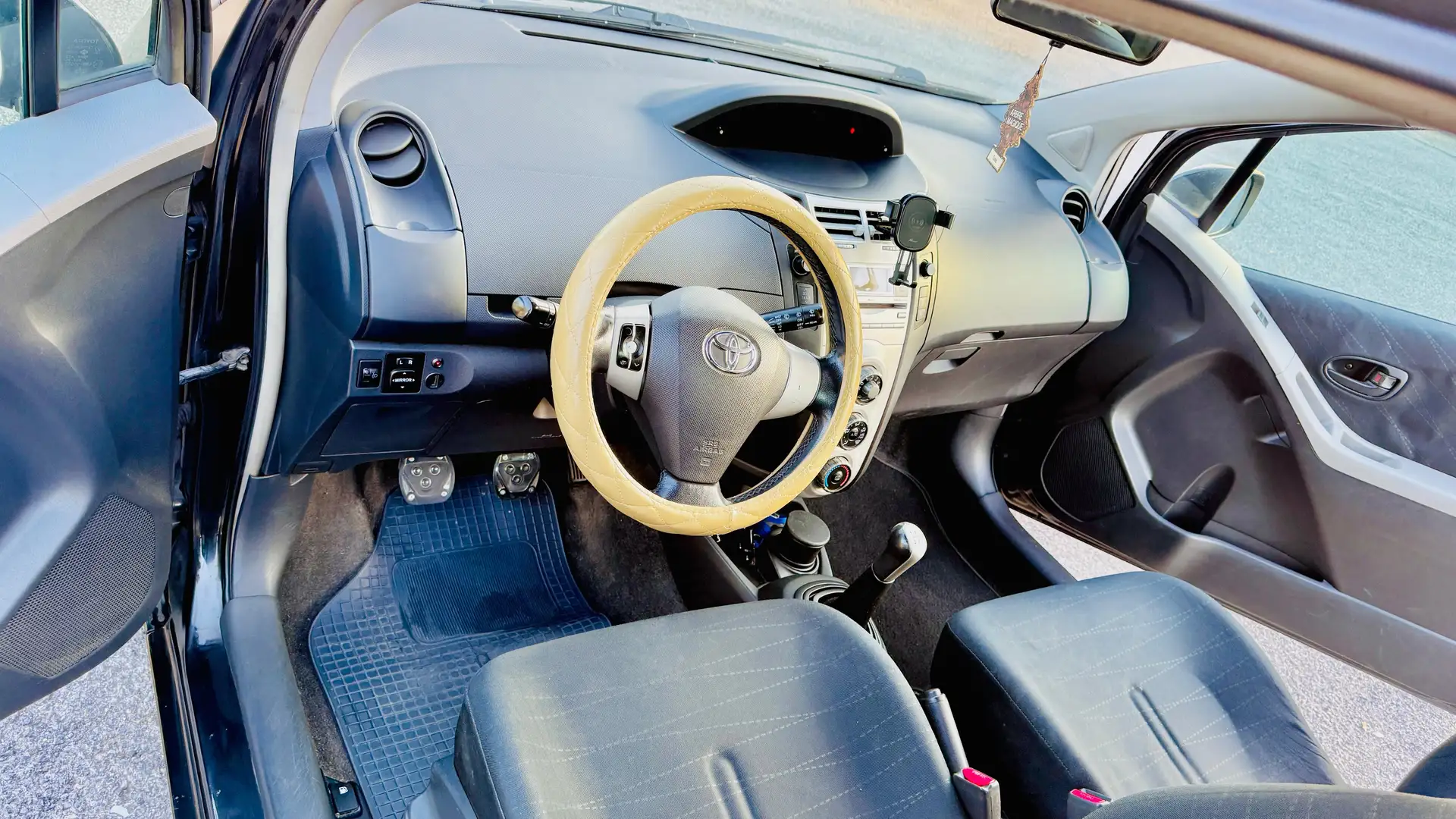 Toyota Yaris XP9F Nero - 1