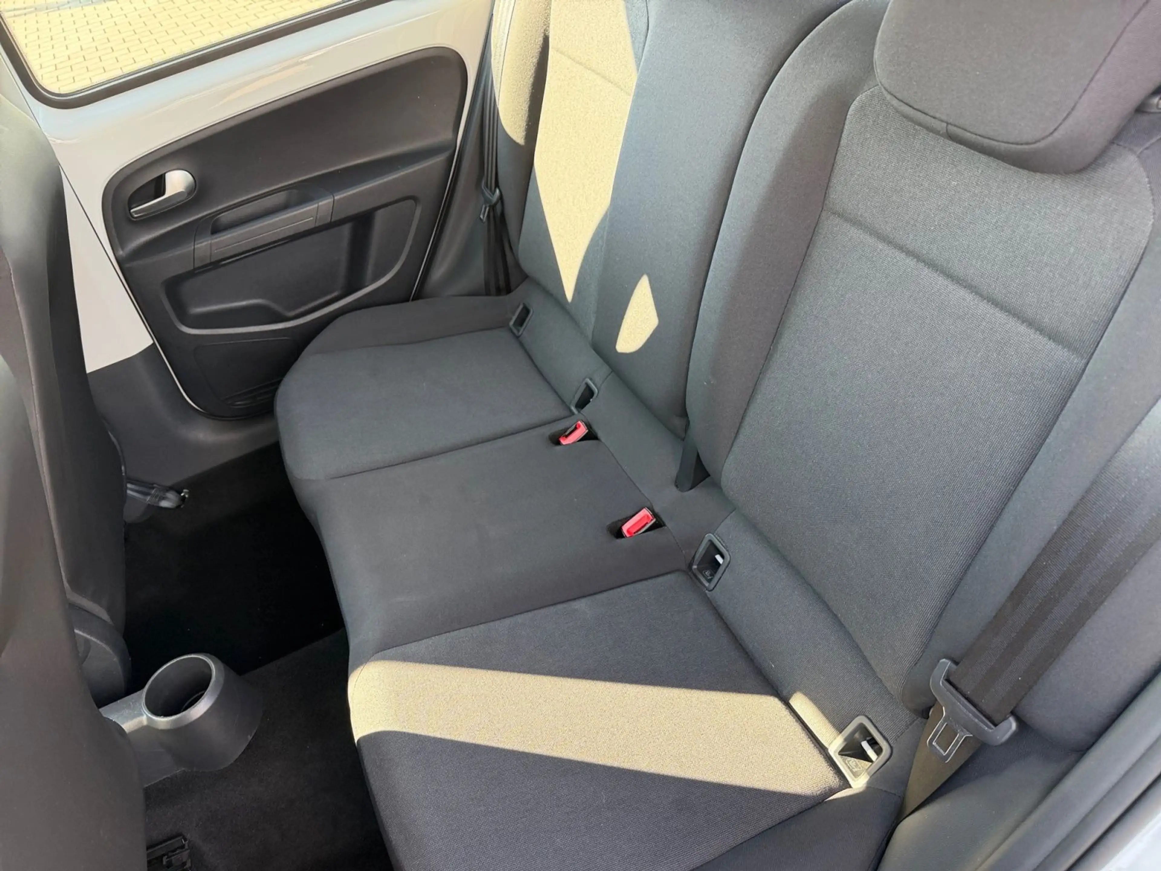 Volkswagen up! 1.0 Klima — photo 14
