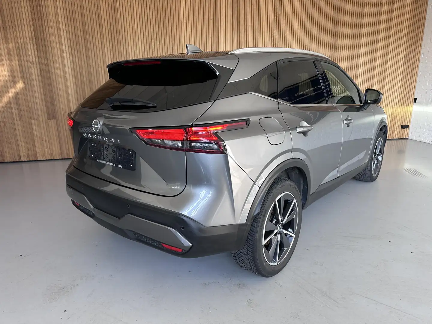 Nissan Qashqai 1.3 MHEV Xtronic Tekna Plus Camera | Leer | Panora Grijs - 2