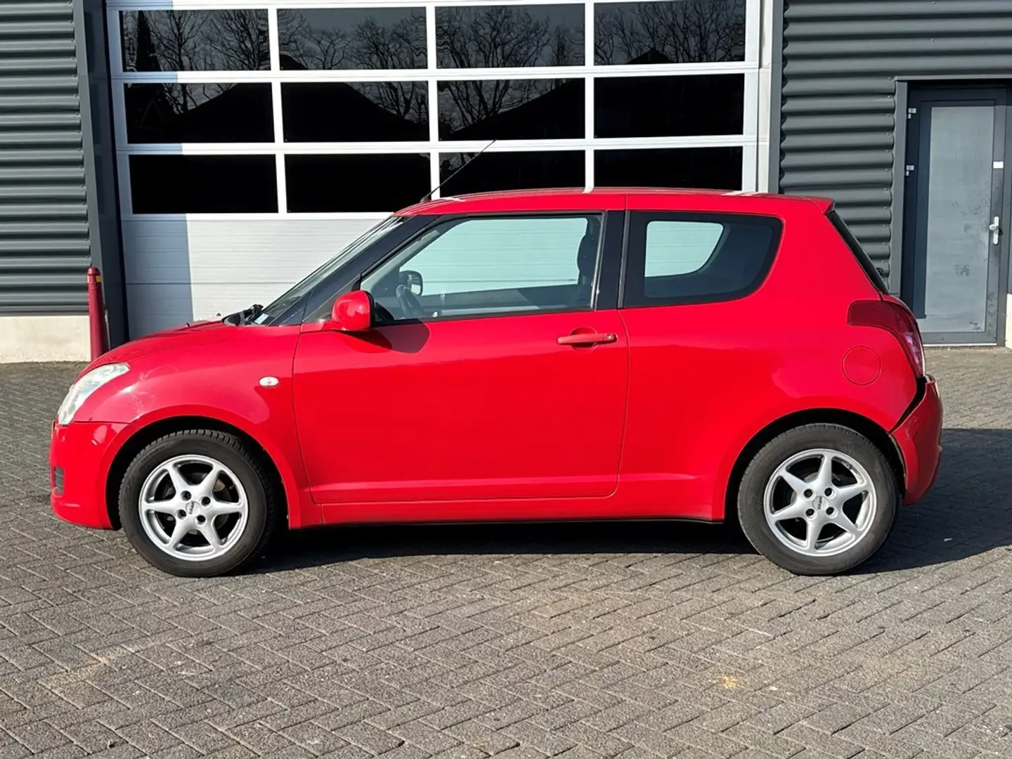 Suzuki Swift 1.3 Base, airco Rot - 2