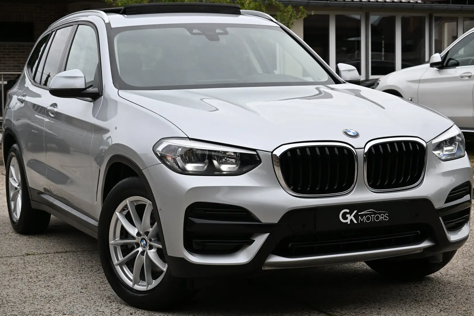 BMW X3 2.0dA sDrive18d PANORAMA Automaat Camera Navi Full Zilver - 1