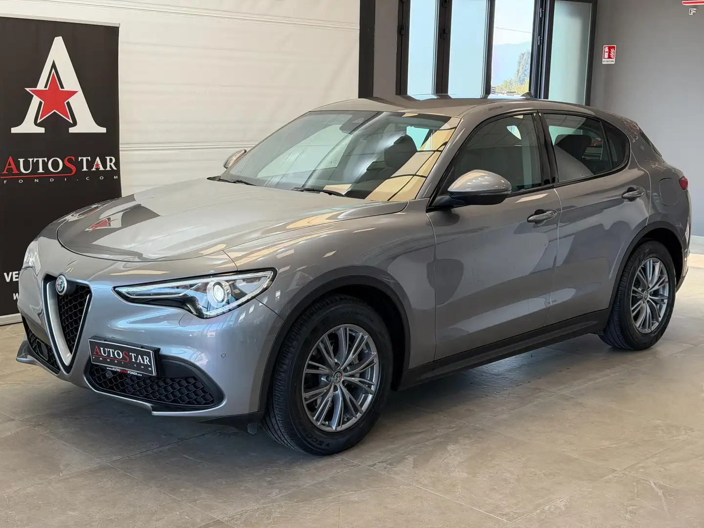 Alfa Romeo Stelvio 2.2 t Executive rwd 190cv auto my19 Grijs - 1