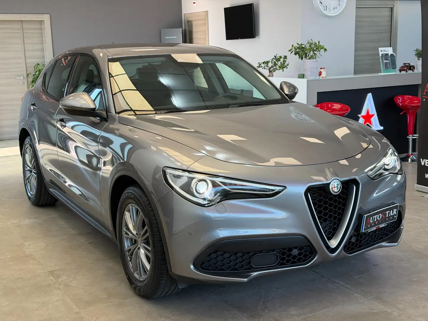 Alfa Romeo Stelvio 2.2 t Executive rwd 190cv auto my19 Grijs - 2
