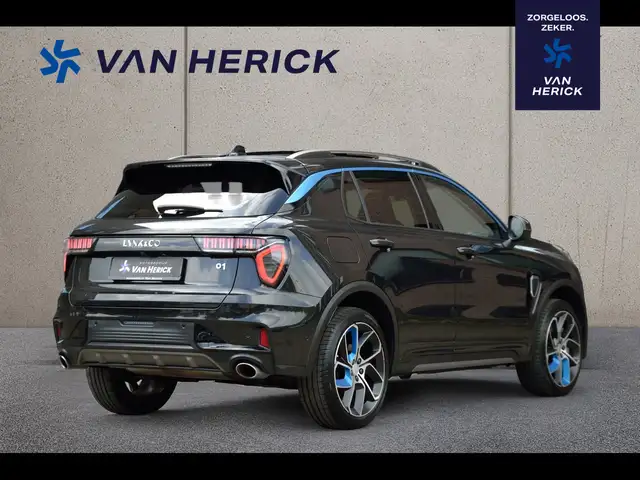 Lynk & Co 01 view 3