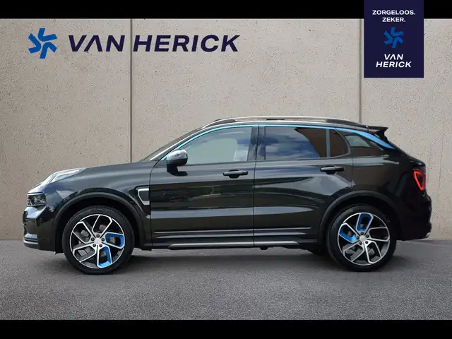 Lynk & Co 01 view 2
