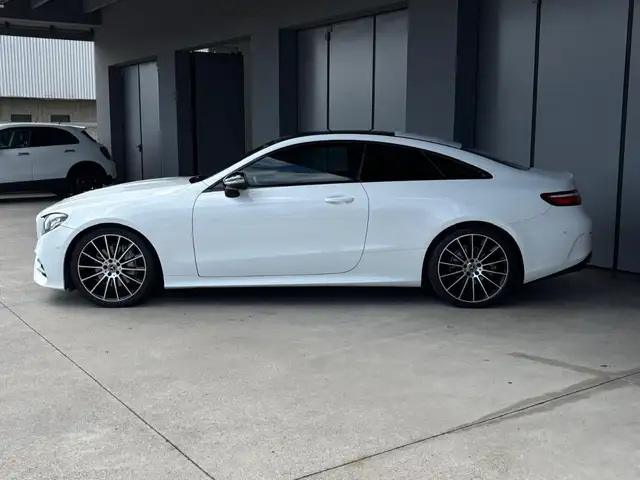 Mercedes-Benz E-Class view 3