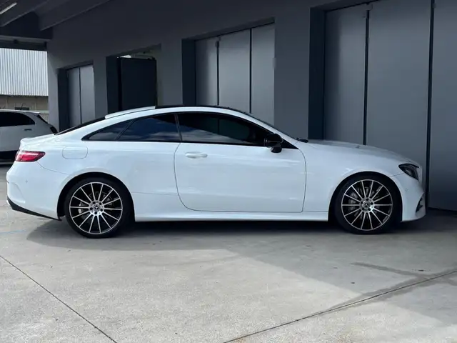 Mercedes-Benz E-Class view 5