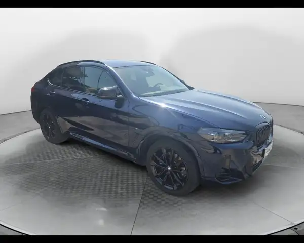 BMW X4 view 4