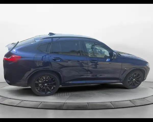 BMW X4 view 5