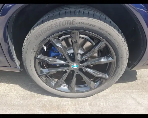 BMW X4 view 10