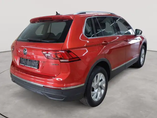 Volkswagen Tiguan view 4
