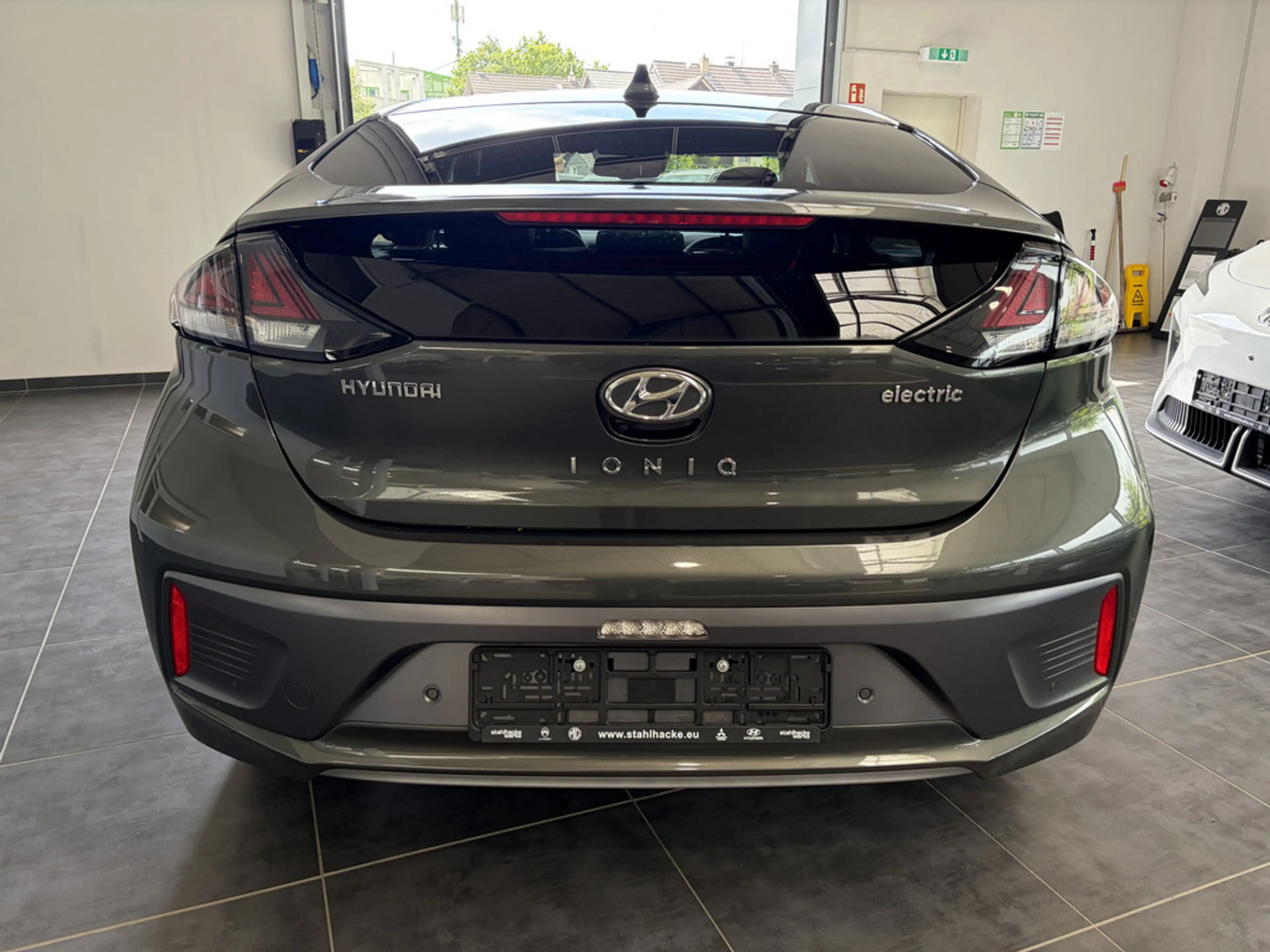 Hyundai IONIQ Prime Elektro FACEL. SITZBELÜFTUNG LED — photo 7