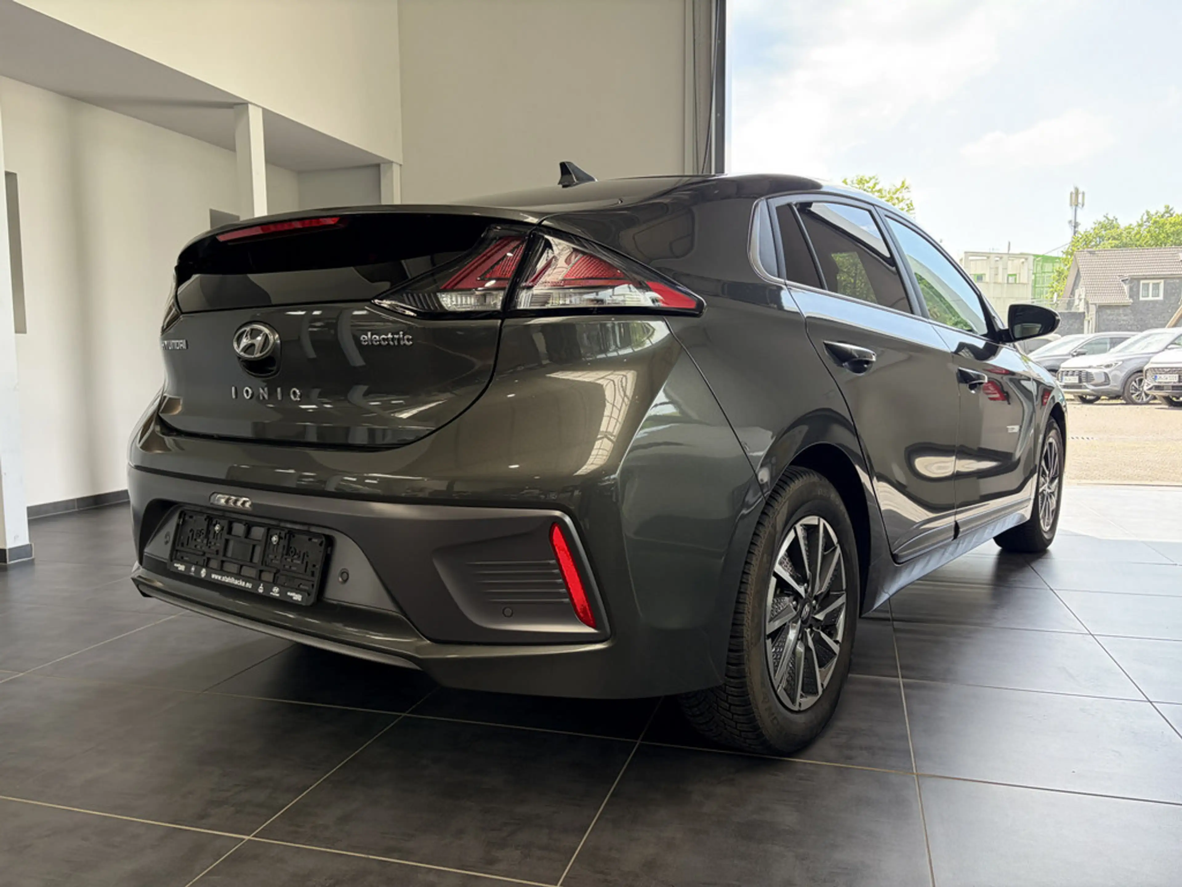 Hyundai IONIQ Prime Elektro FACEL. SITZBELÜFTUNG LED — photo 6