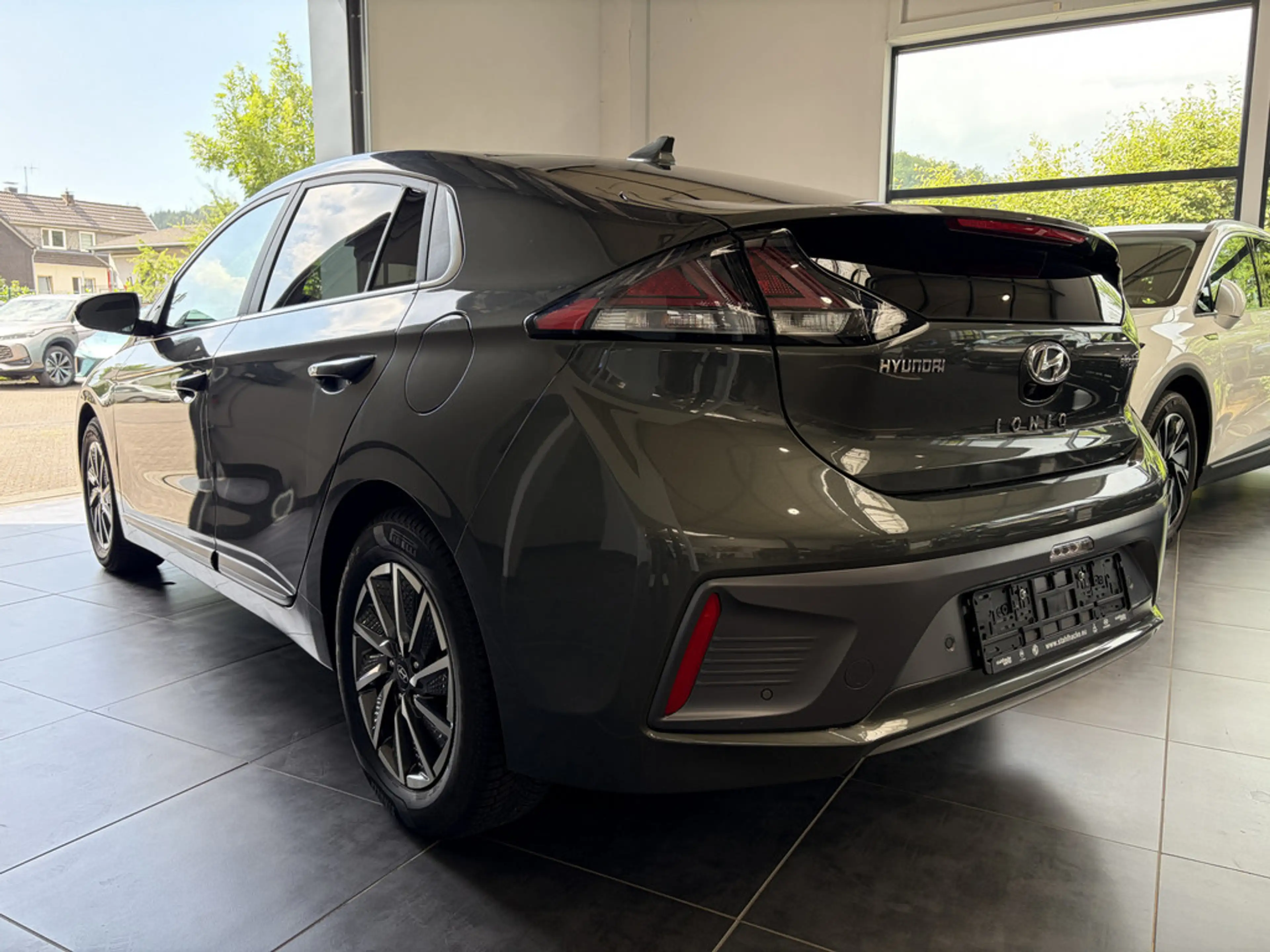 Hyundai IONIQ Prime Elektro FACEL. SITZBELÜFTUNG LED — photo 9