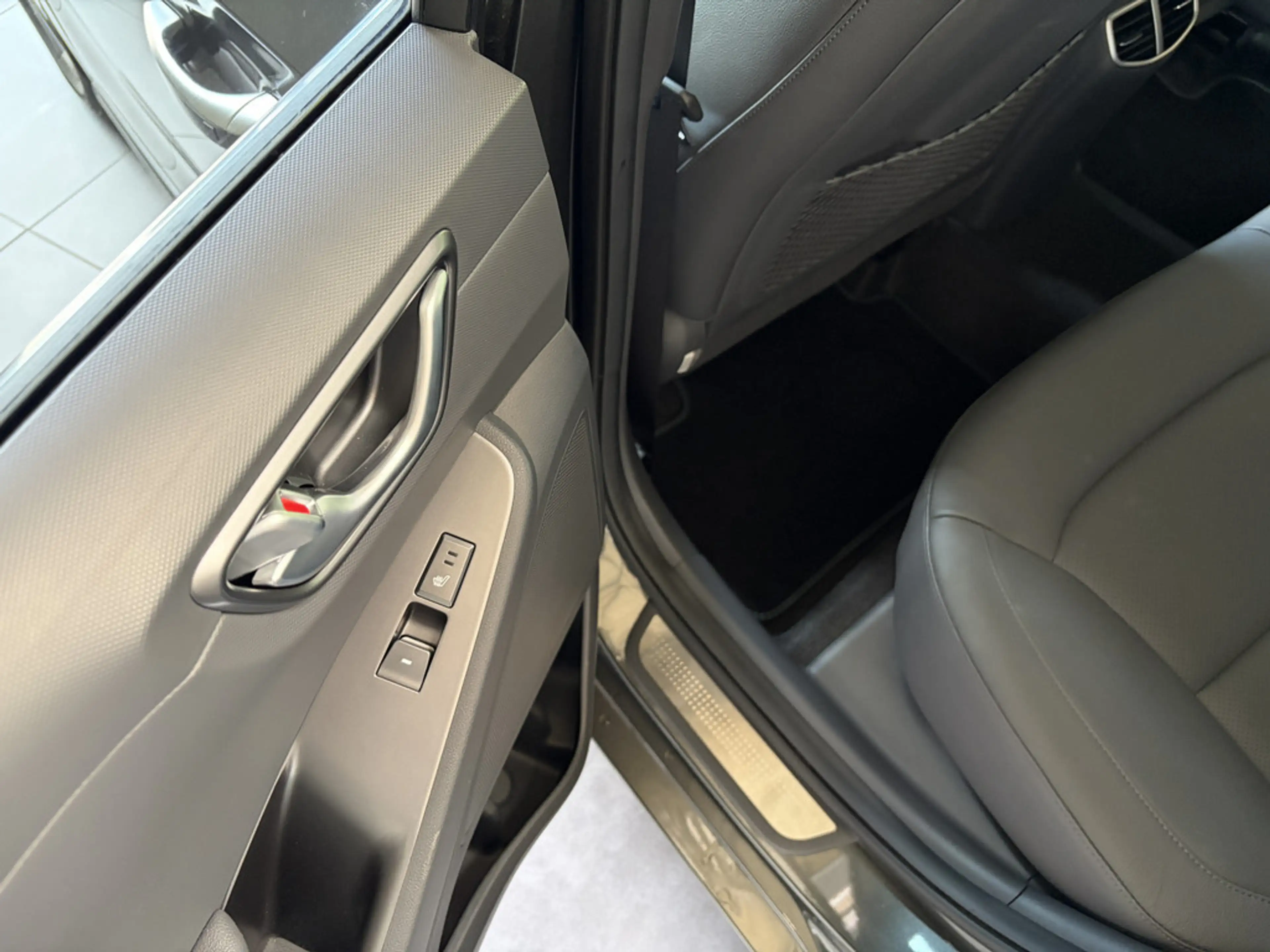 Hyundai IONIQ Prime Elektro FACEL. SITZBELÜFTUNG LED — photo 10
